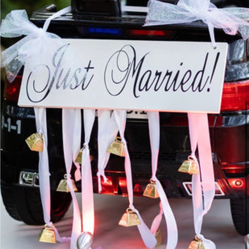 “Just Married” sign